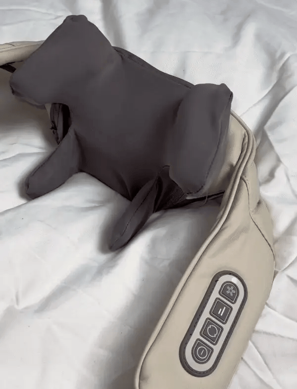 𝙉𝙤𝙤𝙧é 𝙂𝙡𝙤𝙬™ Kneading Massager (Shoulder and Neck) – مدلك عجن للكتف والرقبة